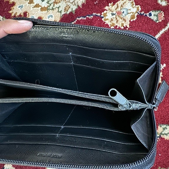 🍁SOLD🍁Prada Saffiano Wallet - Picture 5 of 11